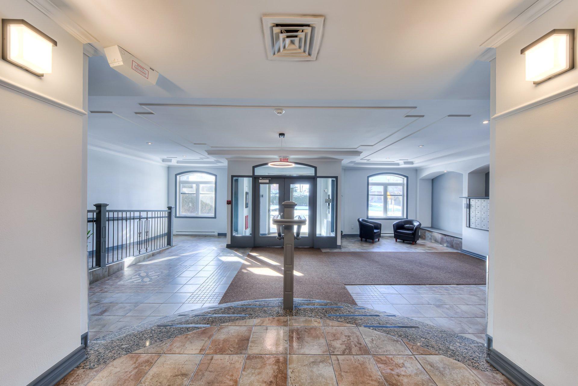 









4625

 - 406


Av. Félix-Leclerc

,
Montréal (Saint-Laurent),




QC
H4R3J3

