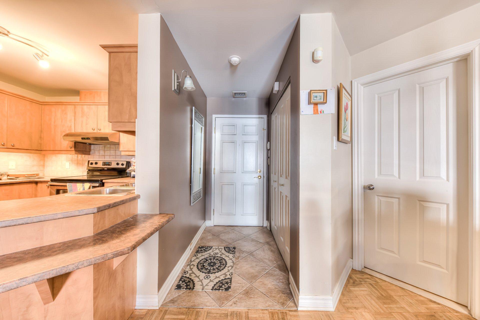 









4625

 - 406


Av. Félix-Leclerc

,
Montréal (Saint-Laurent),




QC
H4R3J3

