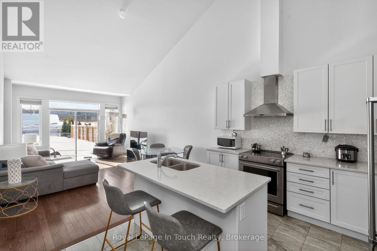 












635 BAYPORT BOULEVARD

,
Midland,




Ontario
L4R5H6

