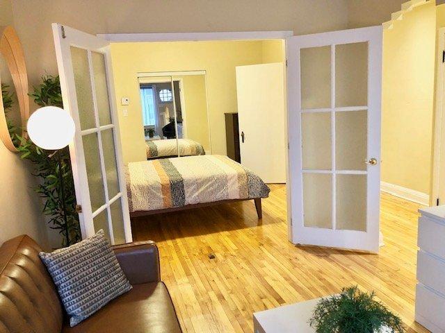 









5280


Rue St-Denis

,
Montréal (Le Plateau-Mont-Royal),




QC
H2J2M3

