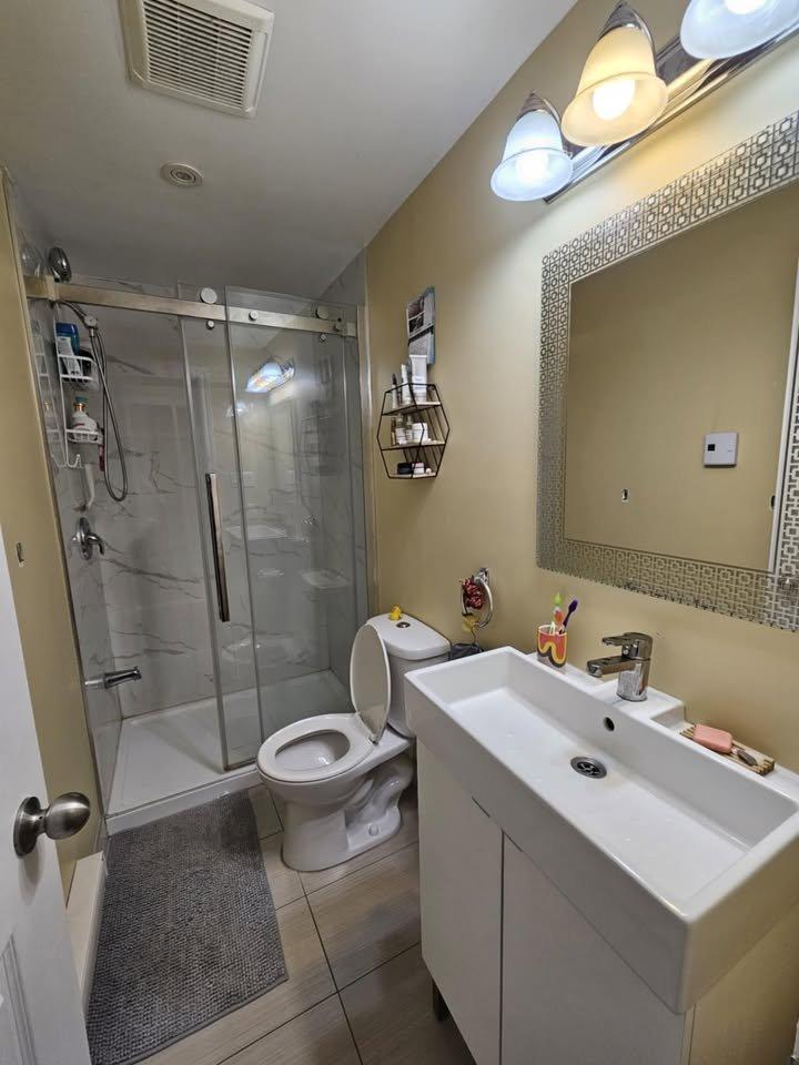 









5280


Rue St-Denis

,
Montréal (Le Plateau-Mont-Royal),




QC
H2J2M3

