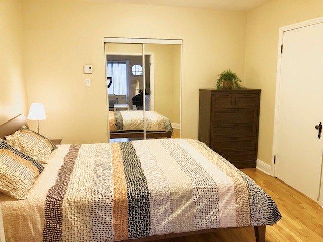 









5280


Rue St-Denis

,
Montréal (Le Plateau-Mont-Royal),




QC
H2J2M3

