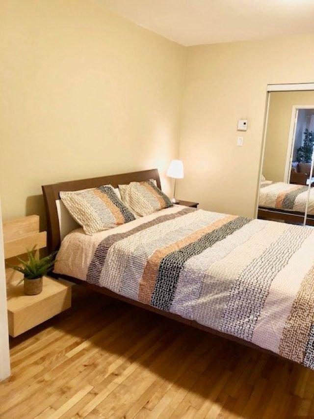 









5280


Rue St-Denis

,
Montréal (Le Plateau-Mont-Royal),




QC
H2J2M3

