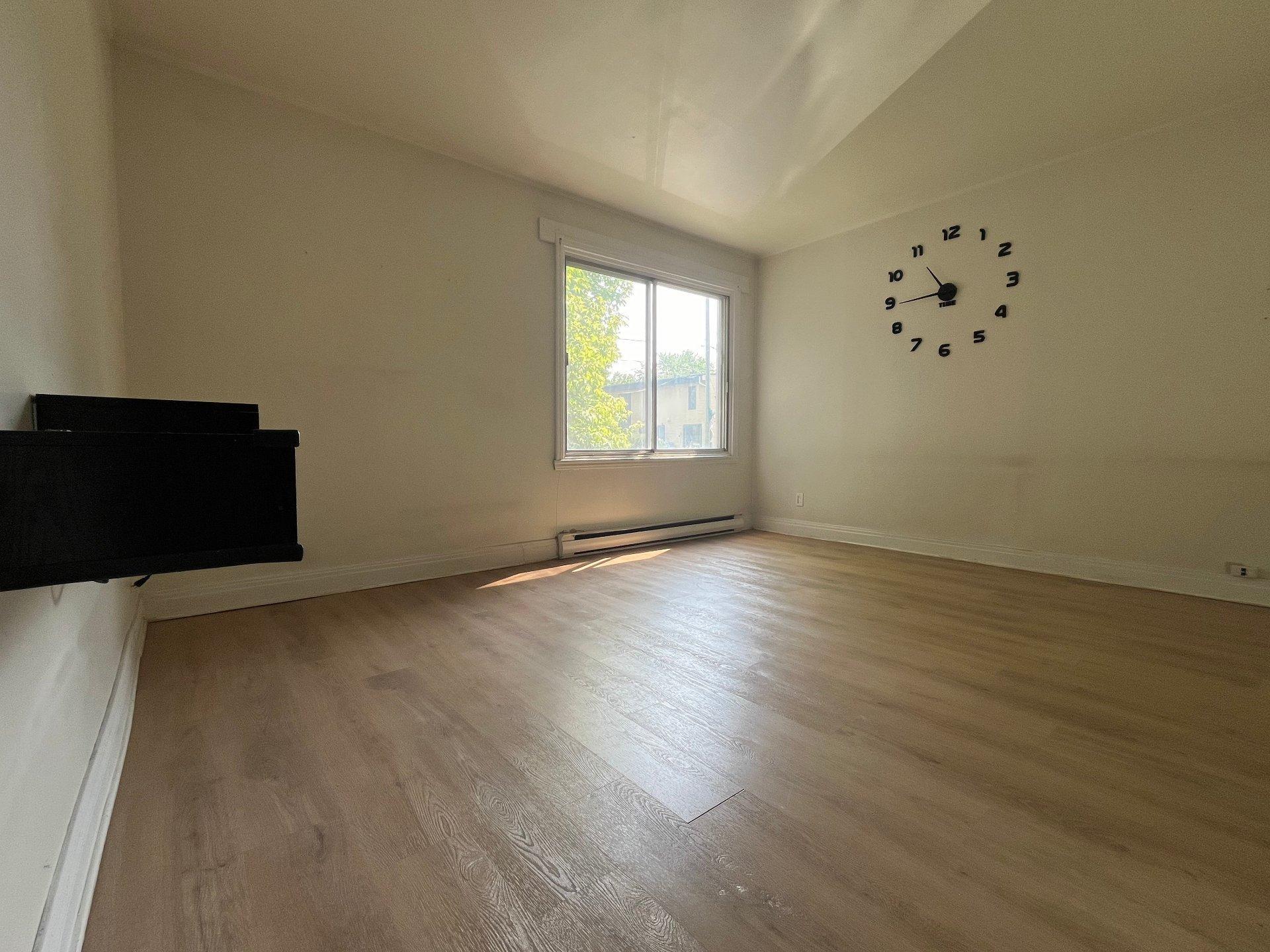 









50

 - 52


Av. Léo-Lacombe

,
Laval (Laval-des-Rapides),




QC
H7N3Y2

