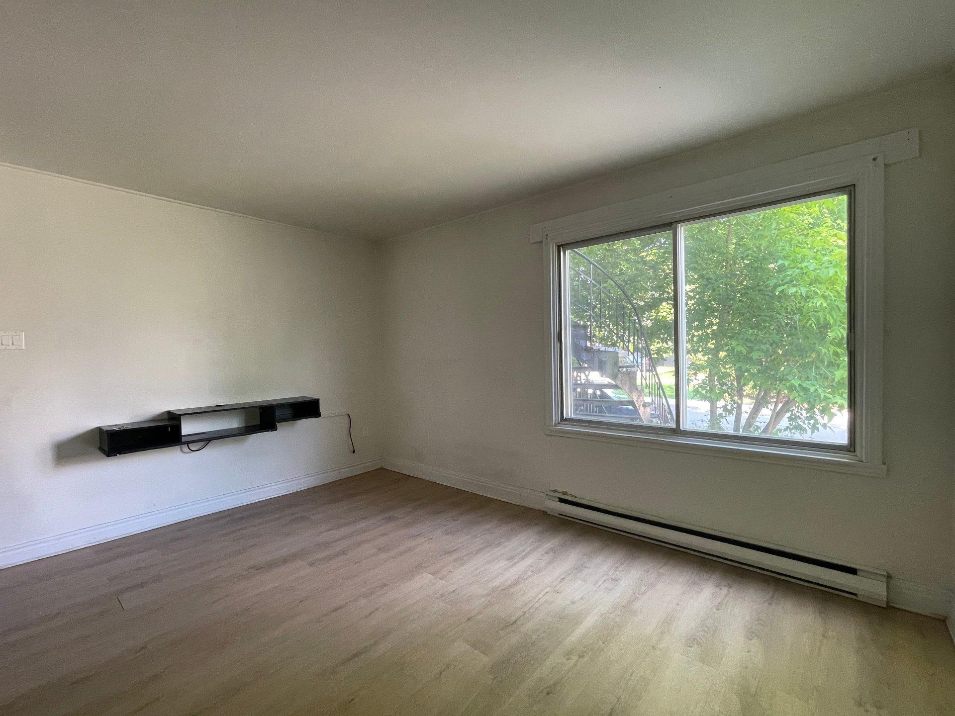 









50

 - 52


Av. Léo-Lacombe

,
Laval (Laval-des-Rapides),




QC
H7N3Y2

