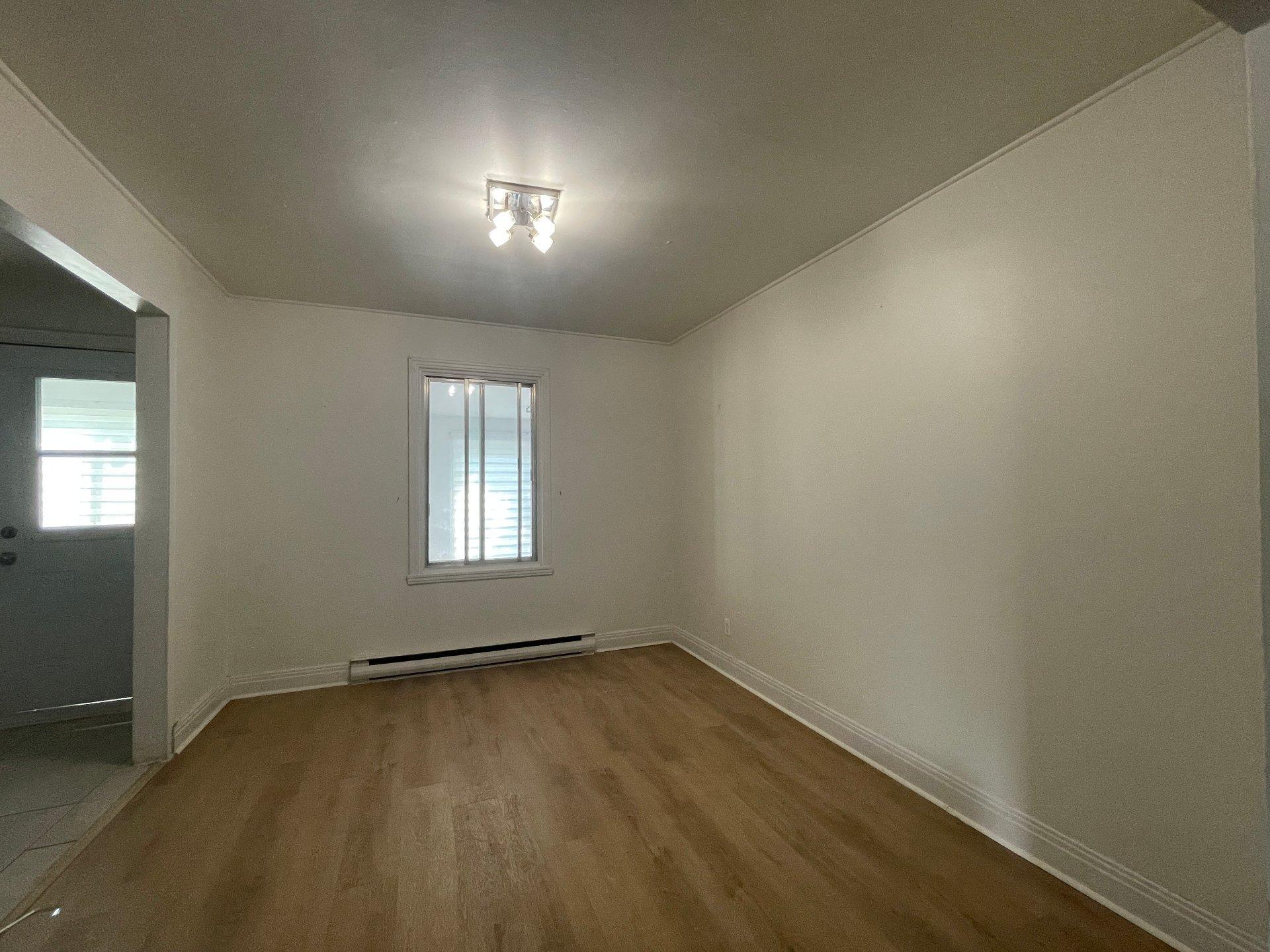 









50

 - 52


Av. Léo-Lacombe

,
Laval (Laval-des-Rapides),




QC
H7N3Y2

