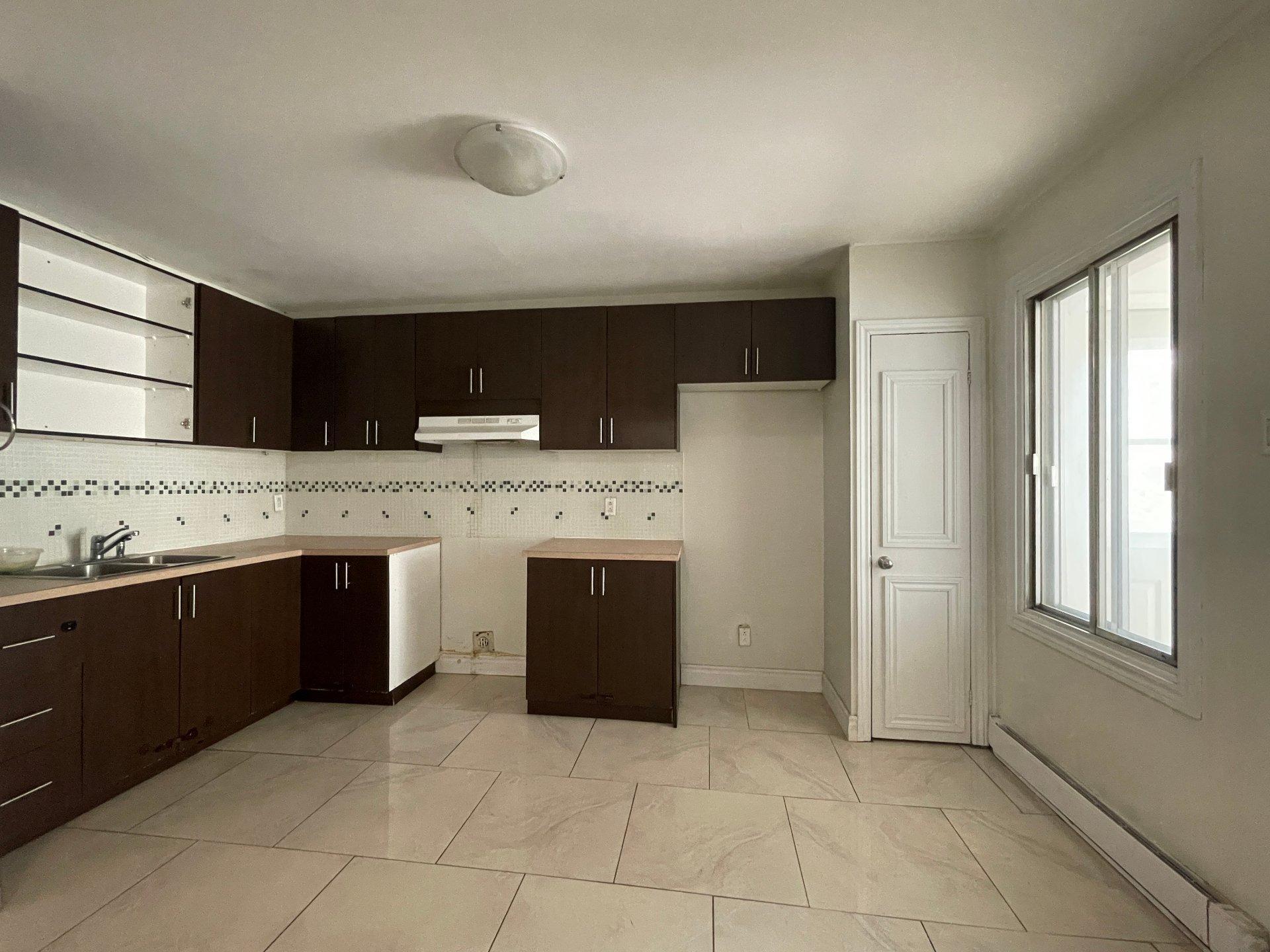 









50

 - 52


Av. Léo-Lacombe

,
Laval (Laval-des-Rapides),




QC
H7N3Y2

