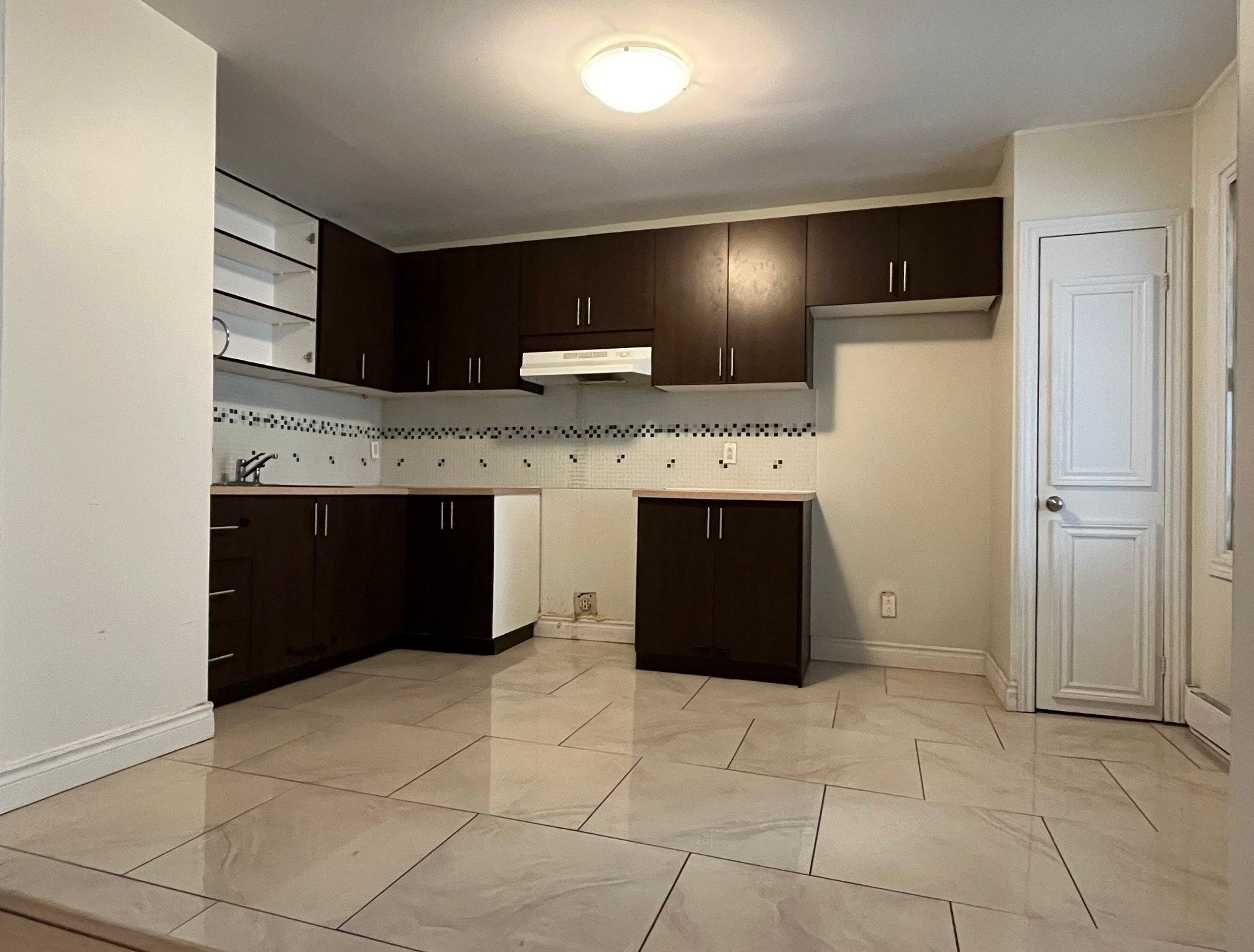 









50

 - 52


Av. Léo-Lacombe

,
Laval (Laval-des-Rapides),




QC
H7N3Y2

