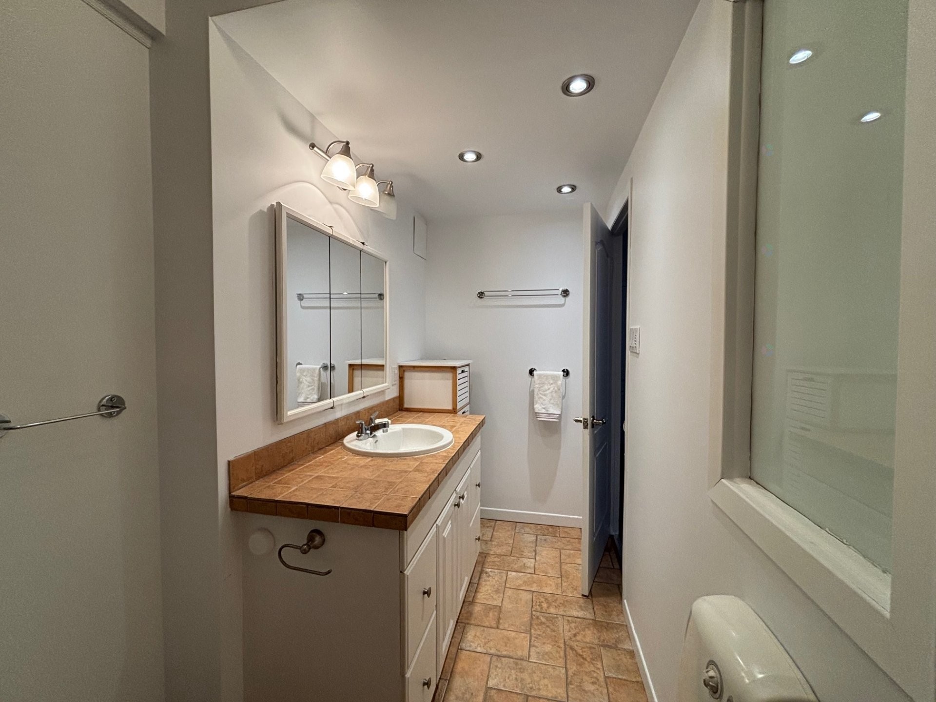 









190


Rue Desjardins

,
Sainte-Agathe-des-Monts,




QC
J8C2W9

