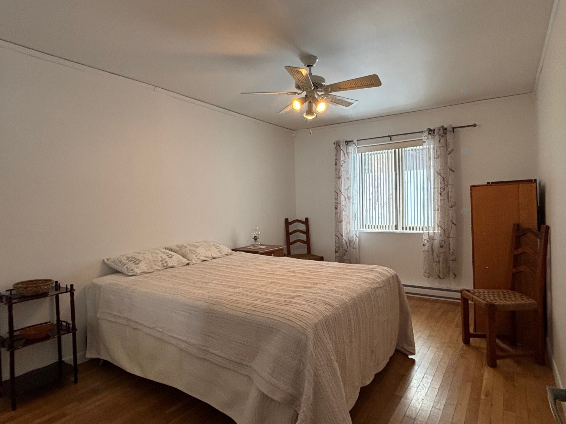 









190


Rue Desjardins

,
Sainte-Agathe-des-Monts,




QC
J8C2W9

