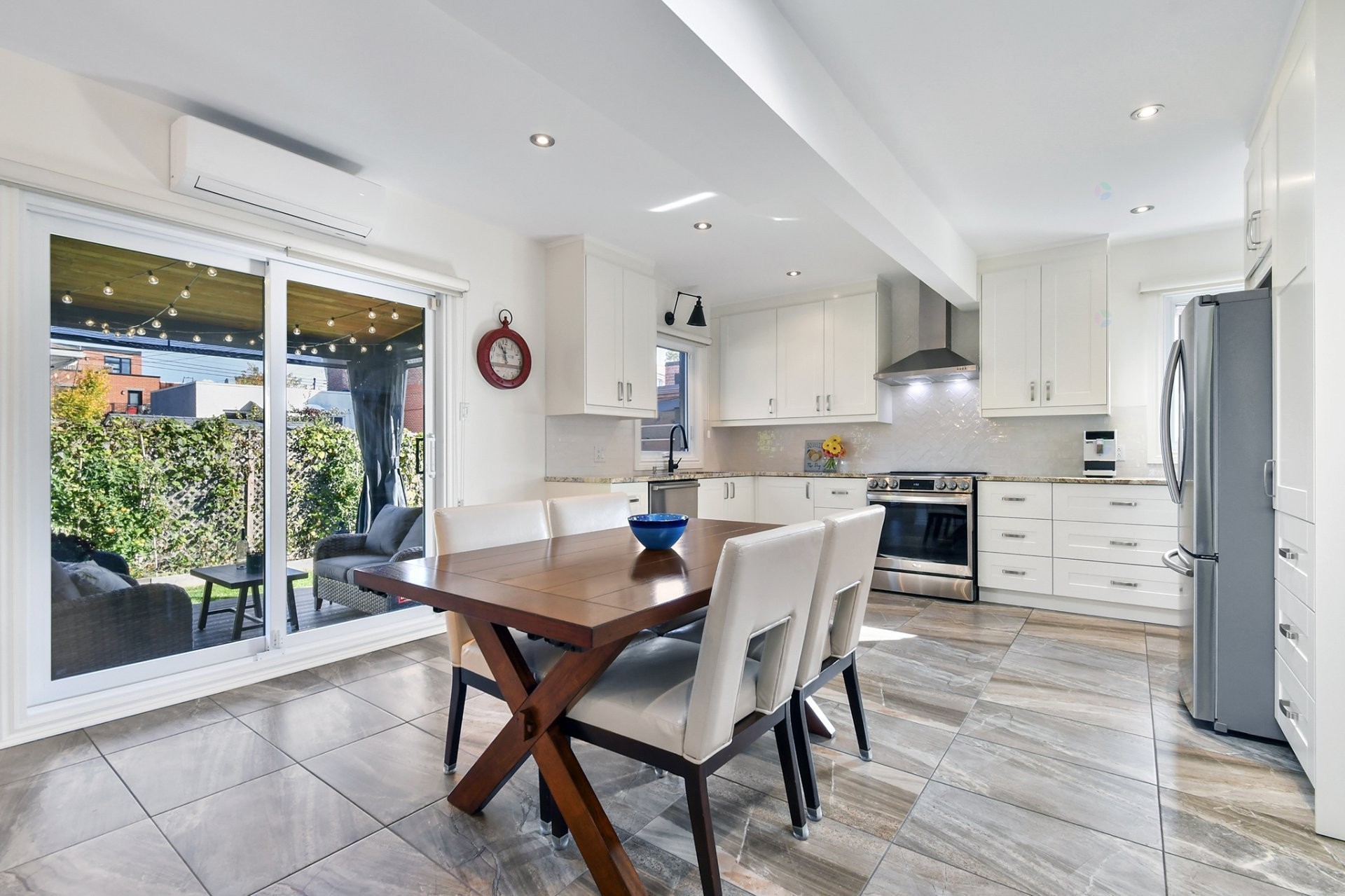 









9453


Rue Parthenais

,
Montréal (Villeray/Saint-Michel/Parc-Extension),




QC
H1Z2N8

