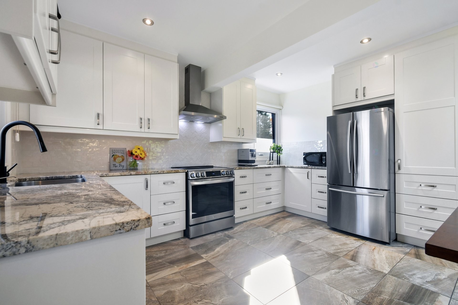 









9453


Rue Parthenais

,
Montréal (Villeray/Saint-Michel/Parc-Extension),




QC
H1Z2N8

