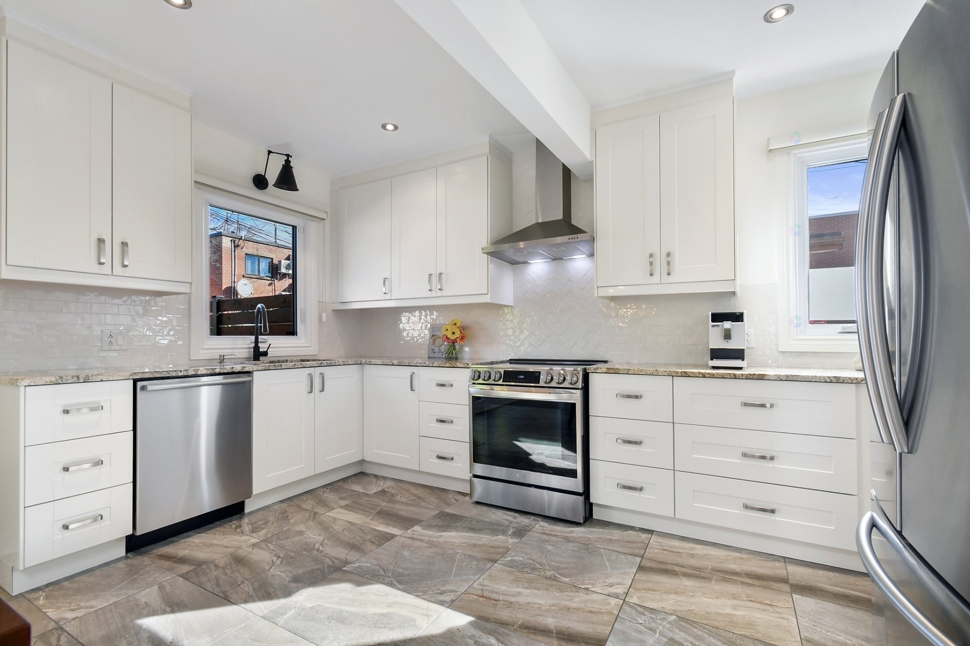









9453


Rue Parthenais

,
Montréal (Villeray/Saint-Michel/Parc-Extension),




QC
H1Z2N8

