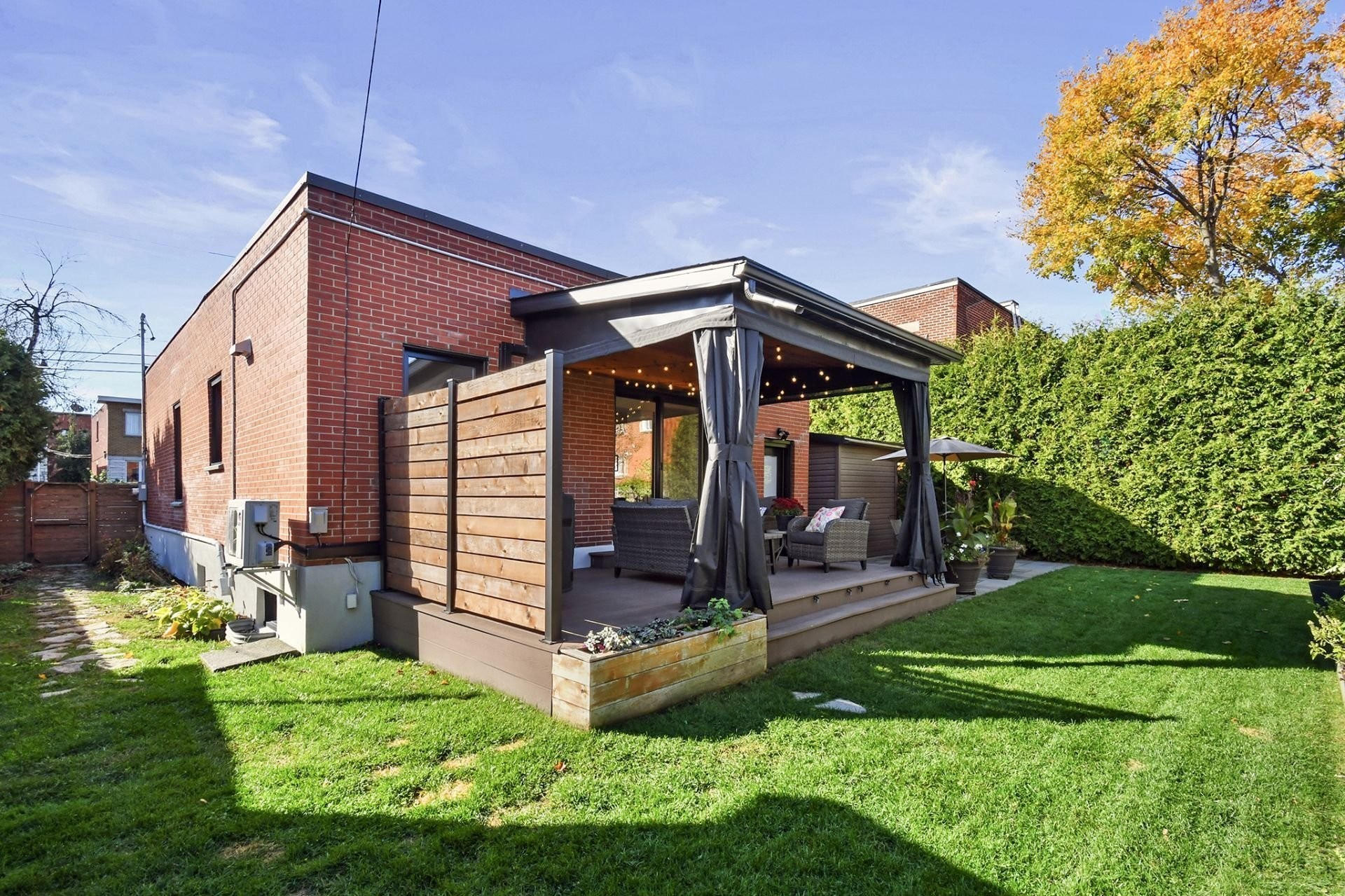









9453


Rue Parthenais

,
Montréal (Villeray/Saint-Michel/Parc-Extension),




QC
H1Z2N8

