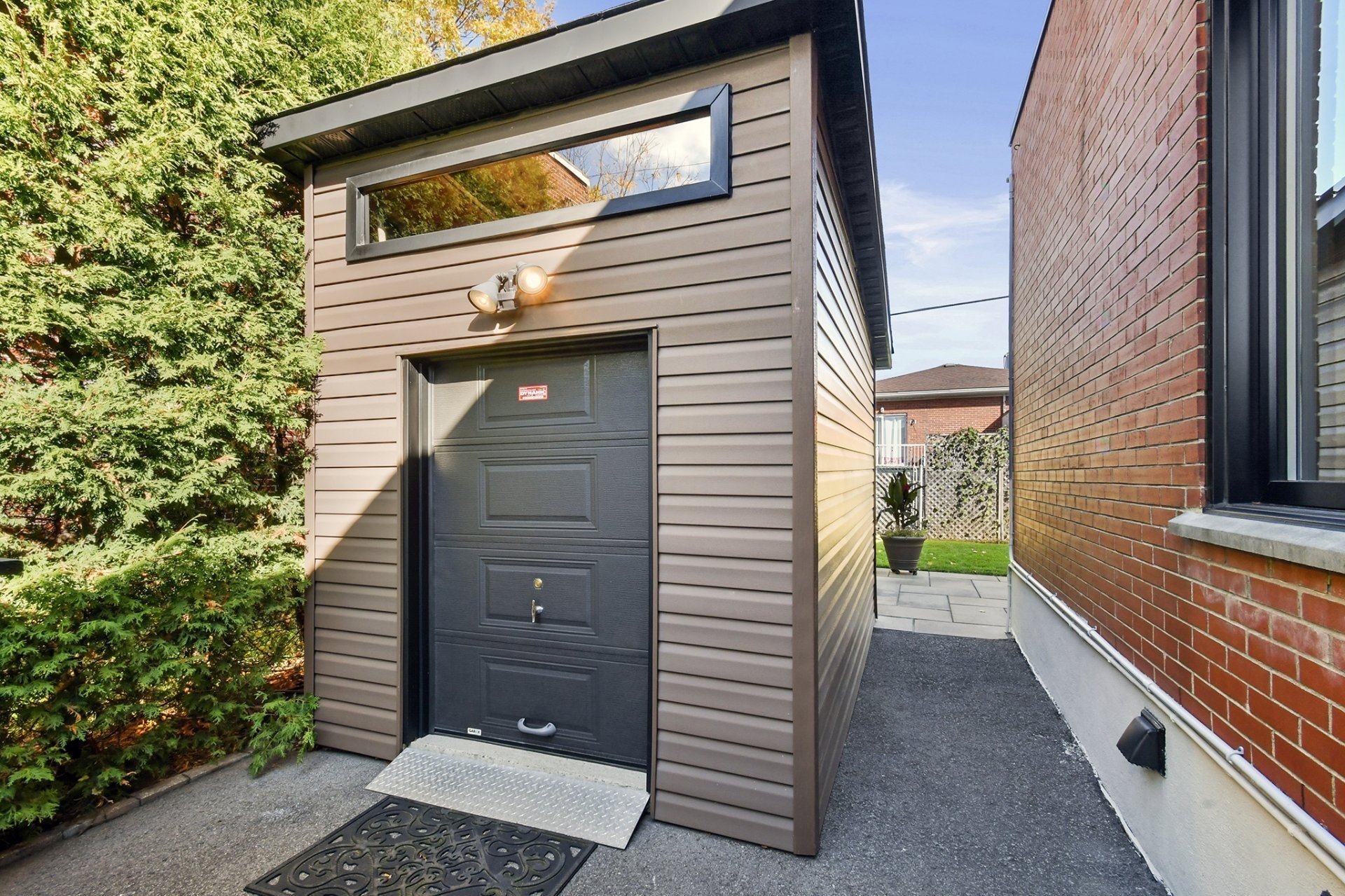 









9453


Rue Parthenais

,
Montréal (Villeray/Saint-Michel/Parc-Extension),




QC
H1Z2N8

