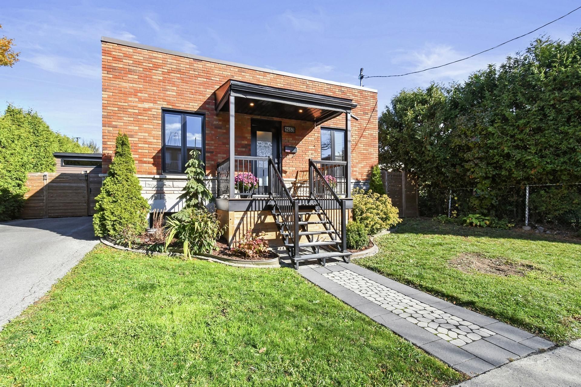 









9453


Rue Parthenais

,
Montréal (Villeray/Saint-Michel/Parc-Extension),




QC
H1Z2N8

