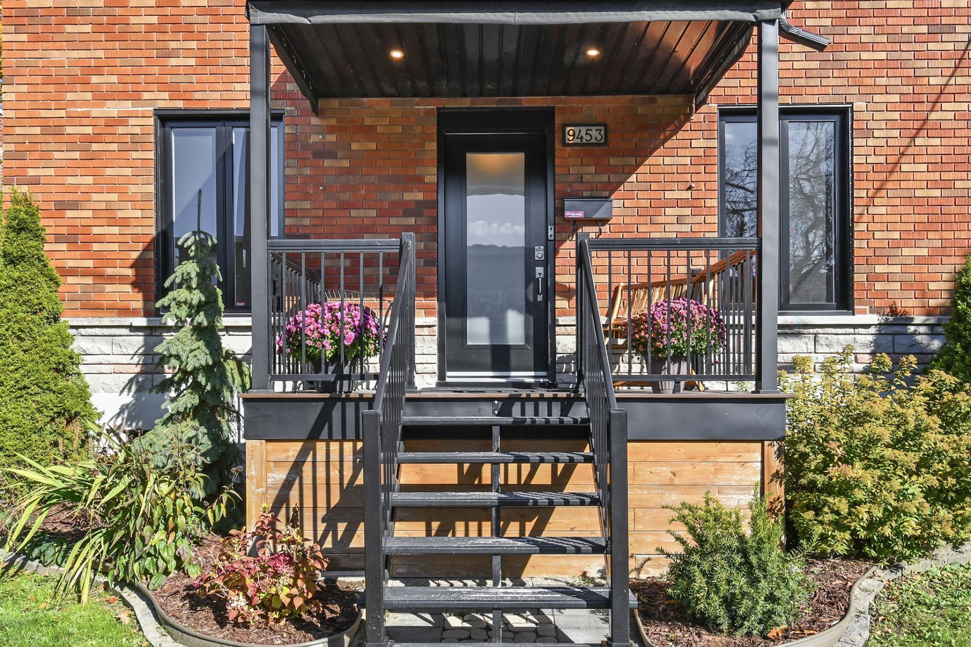 









9453


Rue Parthenais

,
Montréal (Villeray/Saint-Michel/Parc-Extension),




QC
H1Z2N8

