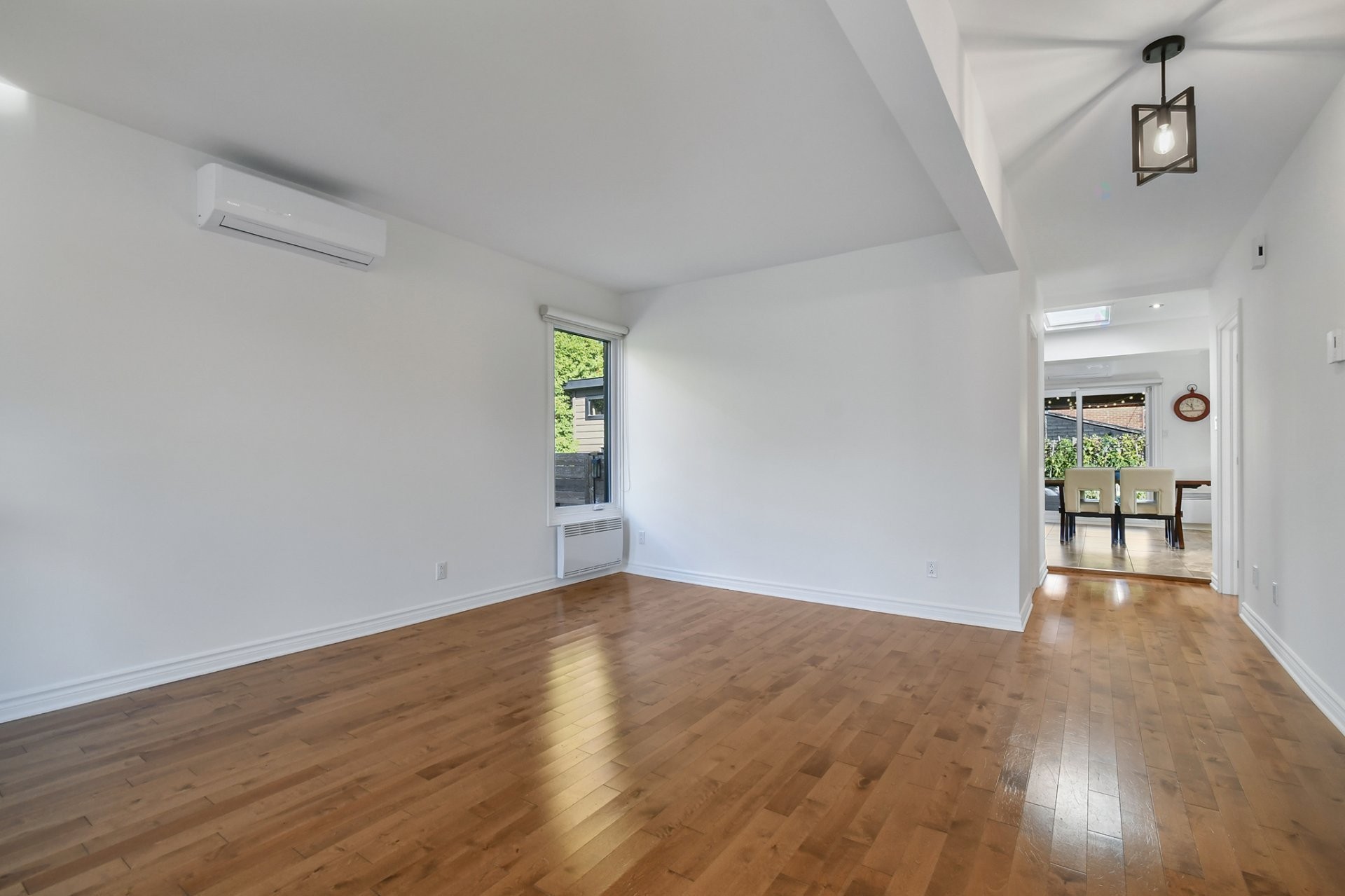 









9453


Rue Parthenais

,
Montréal (Villeray/Saint-Michel/Parc-Extension),




QC
H1Z2N8


