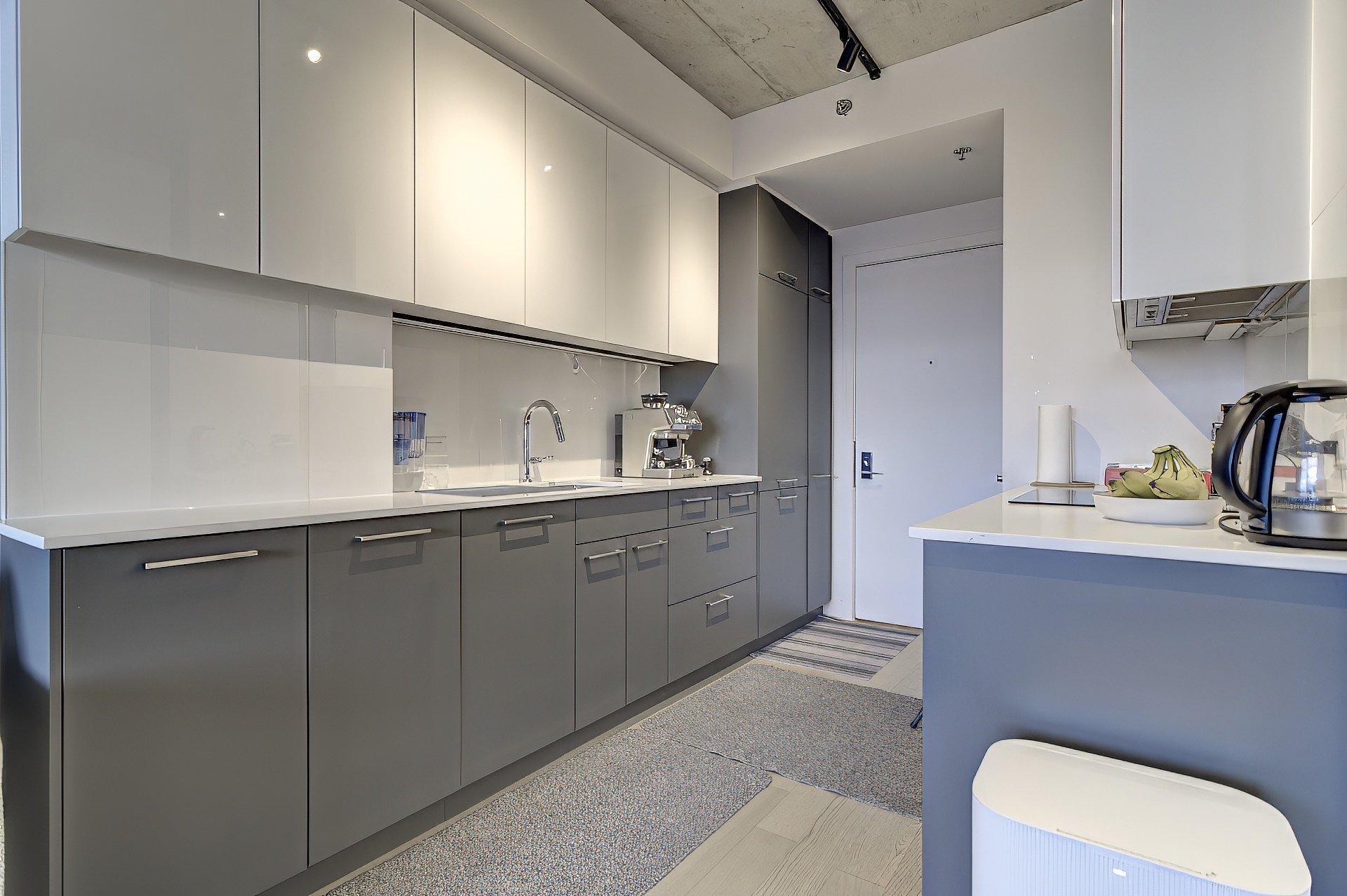 









2020


Boul. René-Lévesque O.

, 912,
Montréal (Ville-Marie),




QC
H3H0B4

