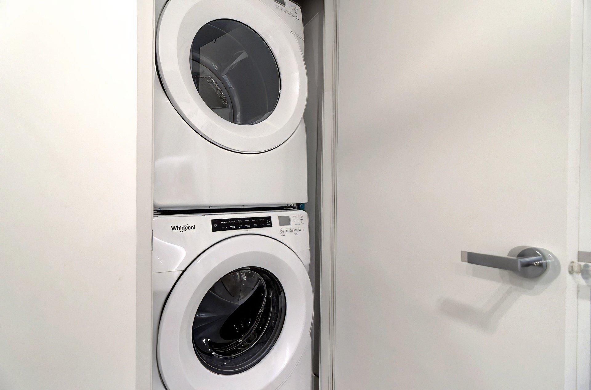 









2020


Boul. René-Lévesque O.

, 912,
Montréal (Ville-Marie),




QC
H3H0B4

