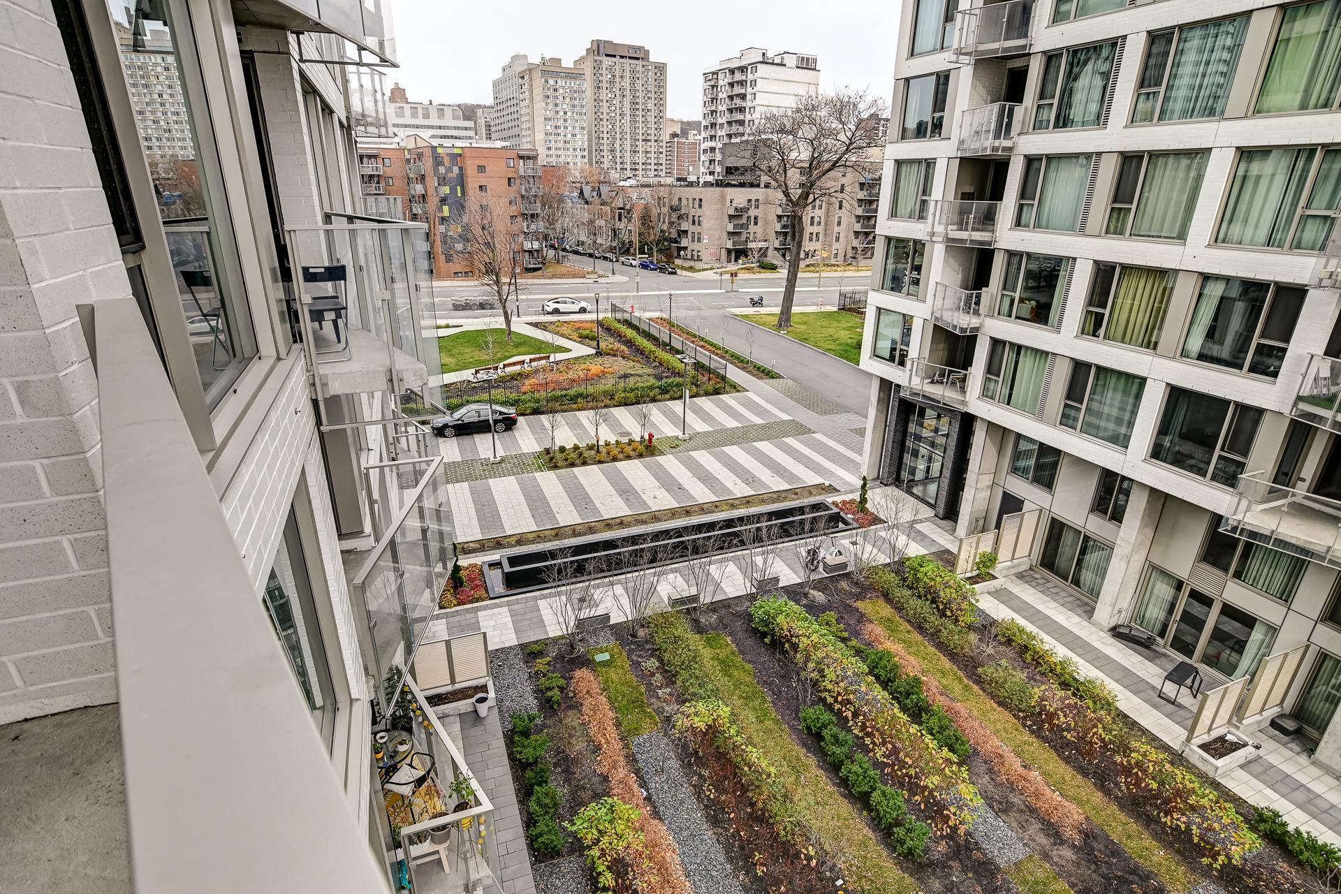 









2020


Boul. René-Lévesque O.

, 912,
Montréal (Ville-Marie),




QC
H3H0B4


