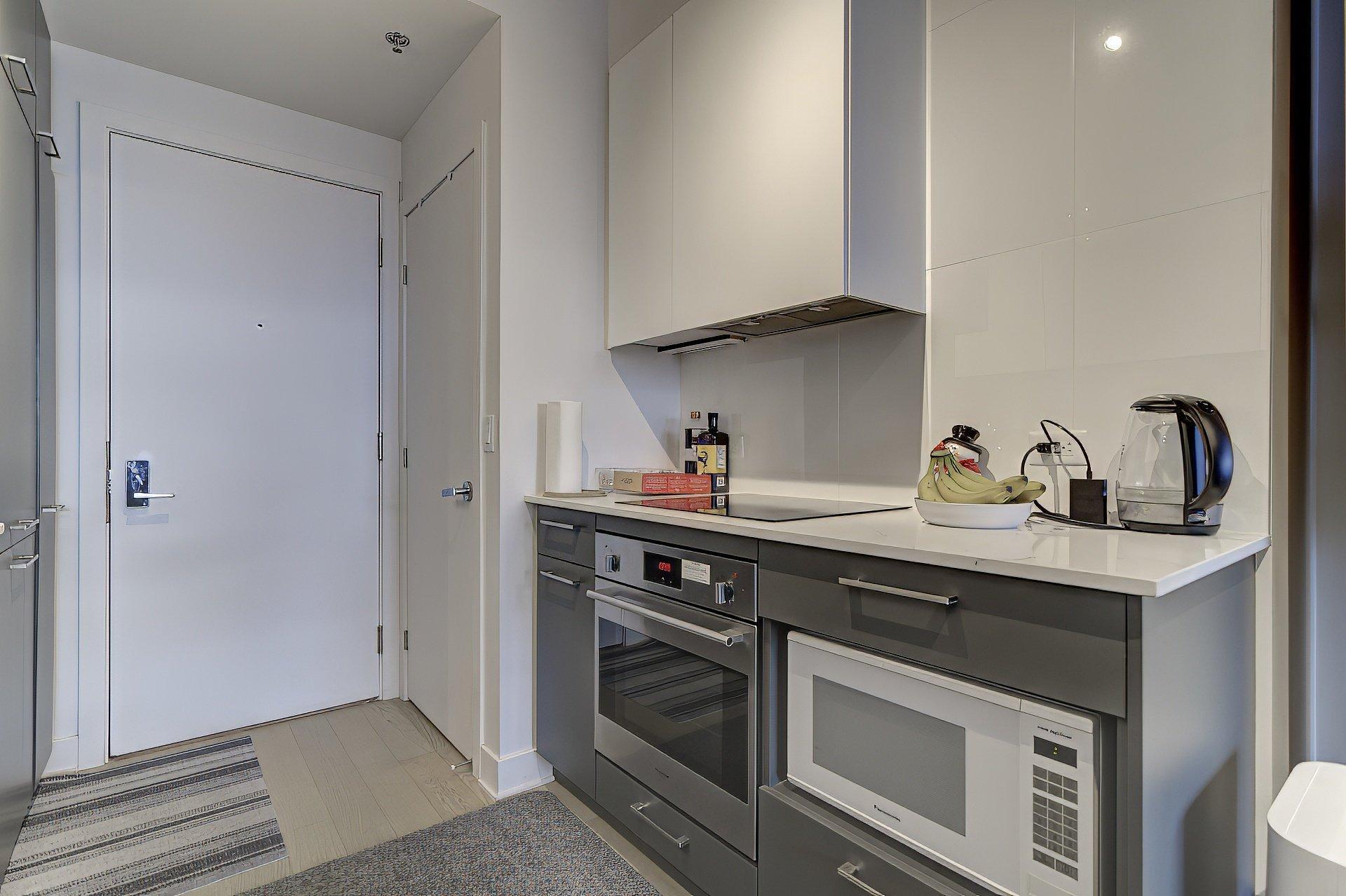 









2020


Boul. René-Lévesque O.

, 912,
Montréal (Ville-Marie),




QC
H3H0B4

