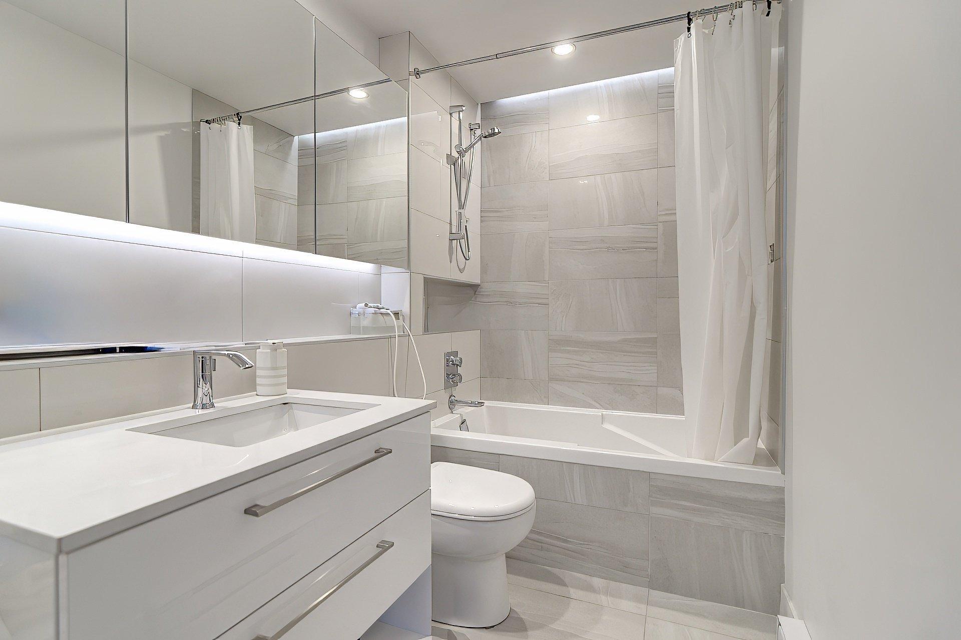 









2020


Boul. René-Lévesque O.

, 912,
Montréal (Ville-Marie),




QC
H3H0B4

