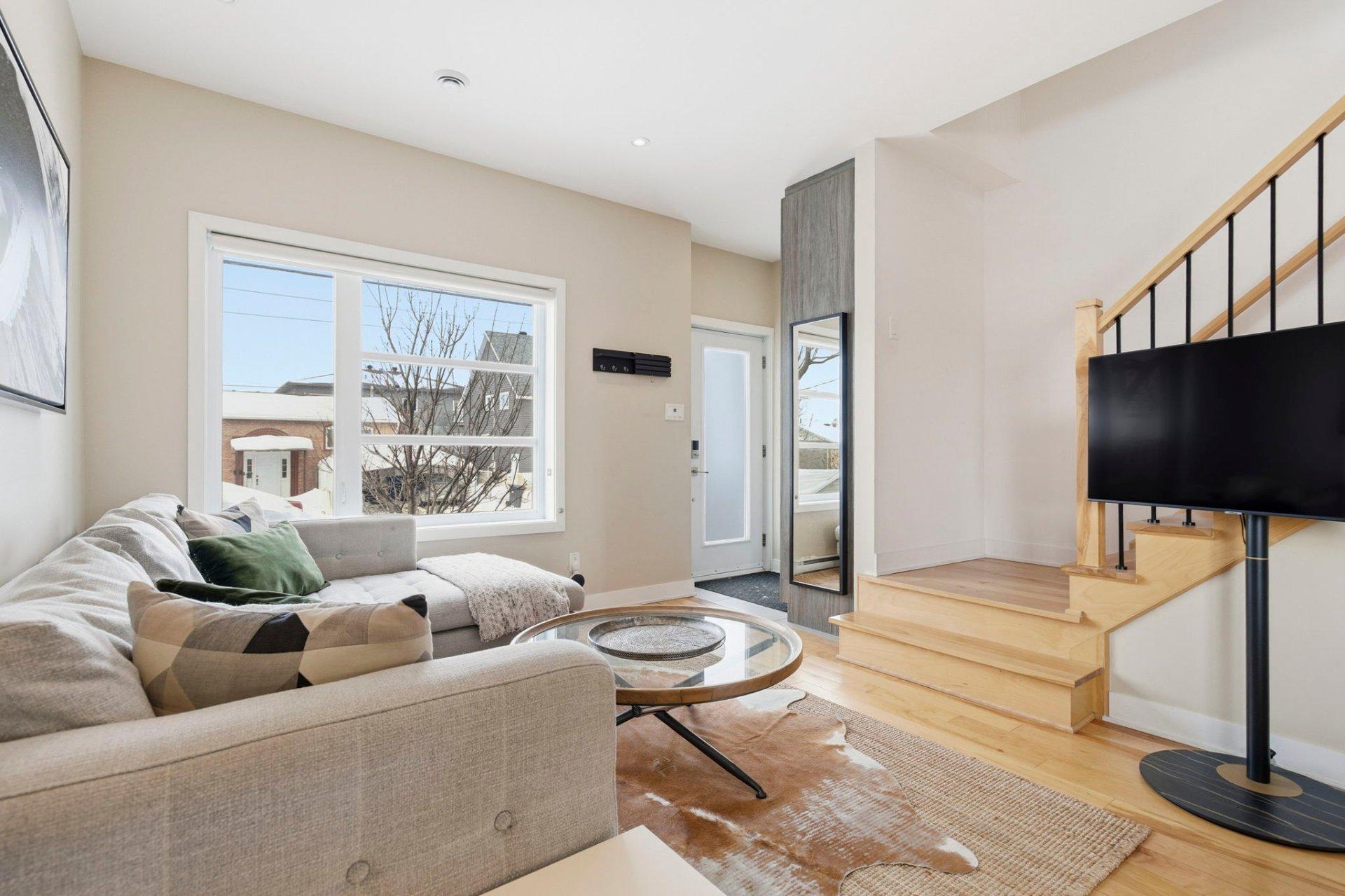 









1688


Rue Soucy

,
Longueuil (Saint-Hubert),




QC
J4T1A3

