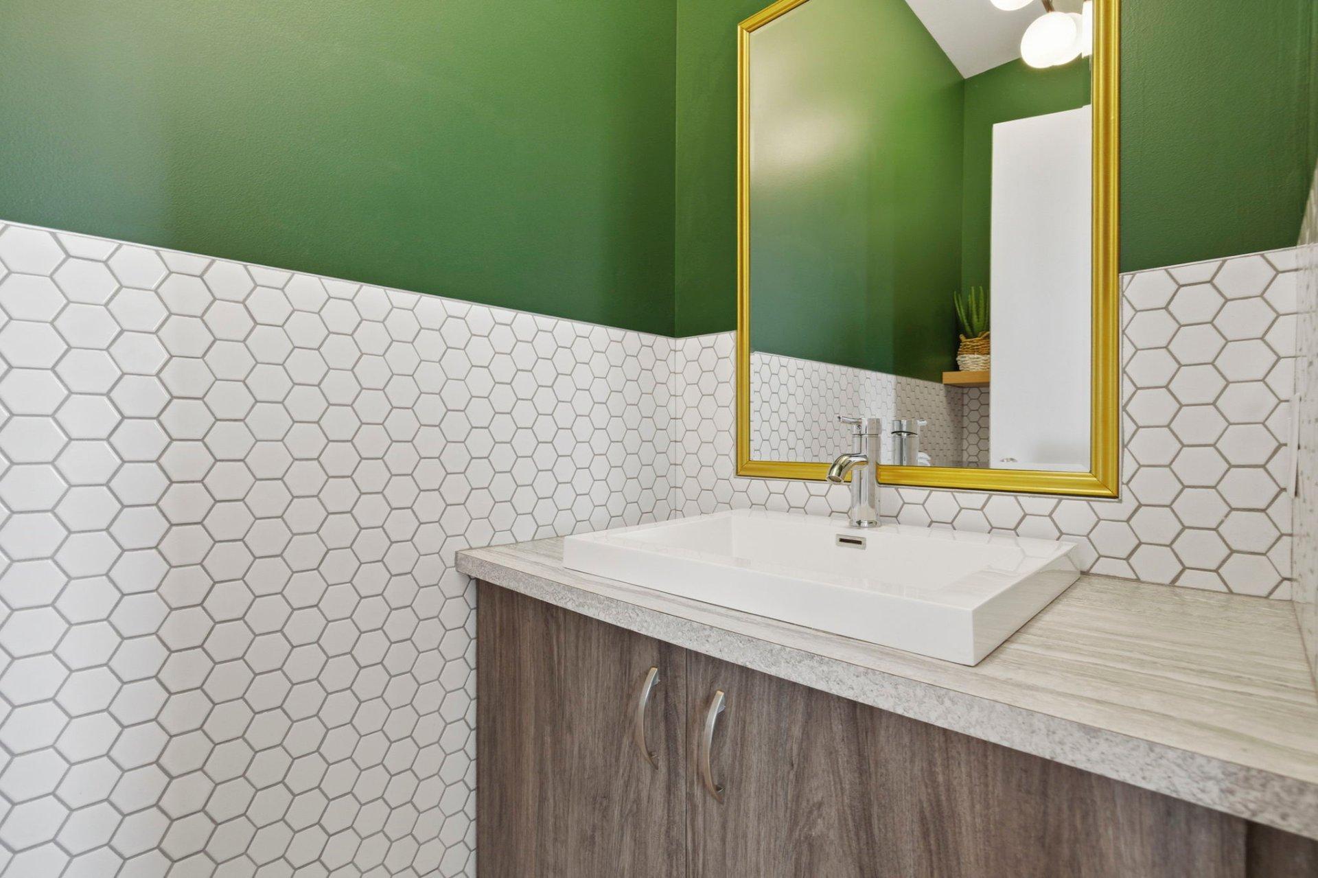 









1688


Rue Soucy

,
Longueuil (Saint-Hubert),




QC
J4T1A3

