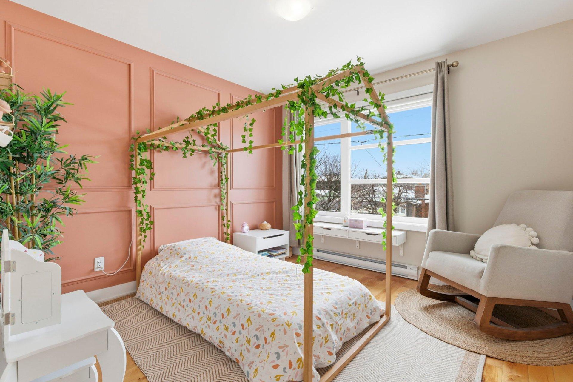 









1688


Rue Soucy

,
Longueuil (Saint-Hubert),




QC
J4T1A3

