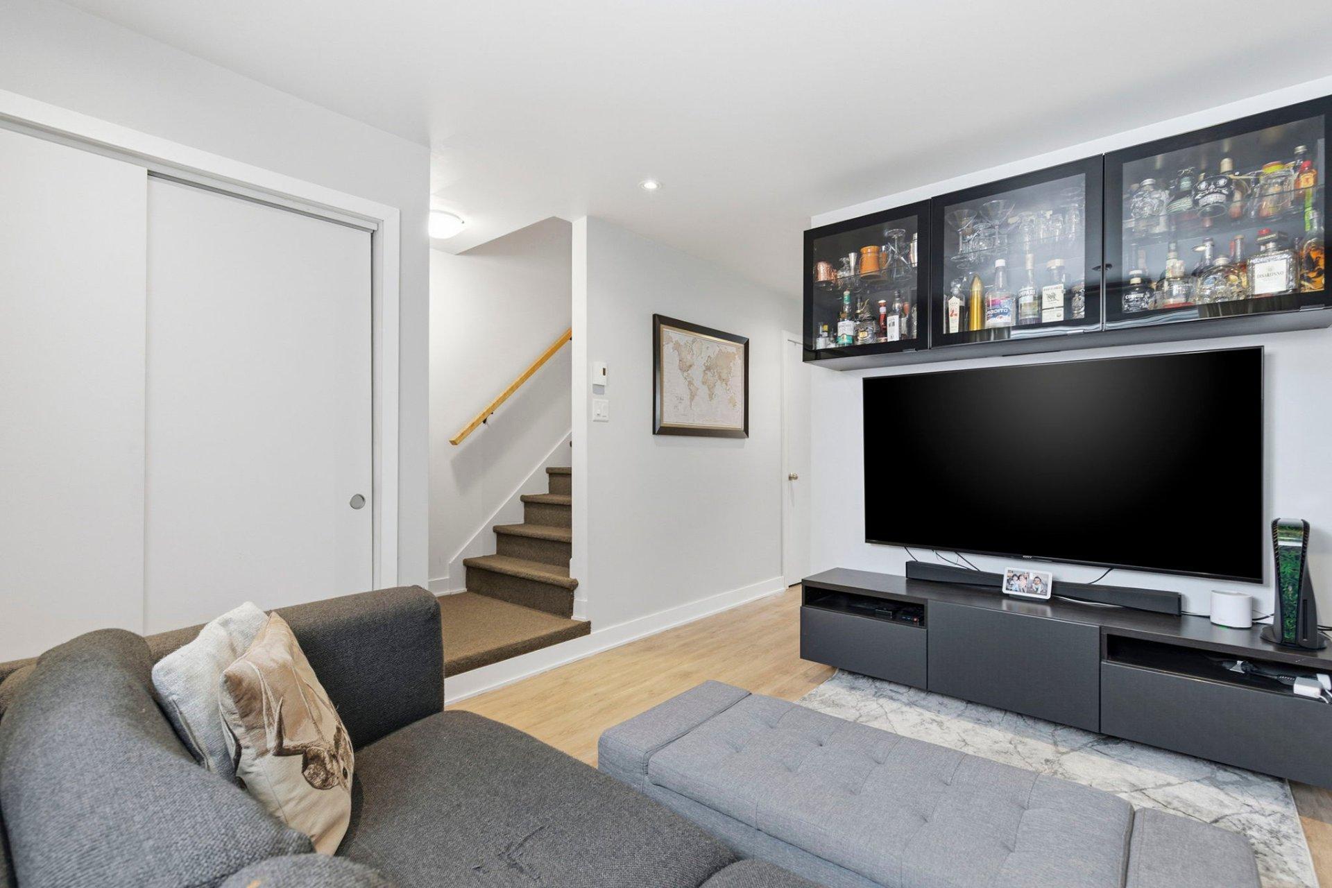 









1688


Rue Soucy

,
Longueuil (Saint-Hubert),




QC
J4T1A3

