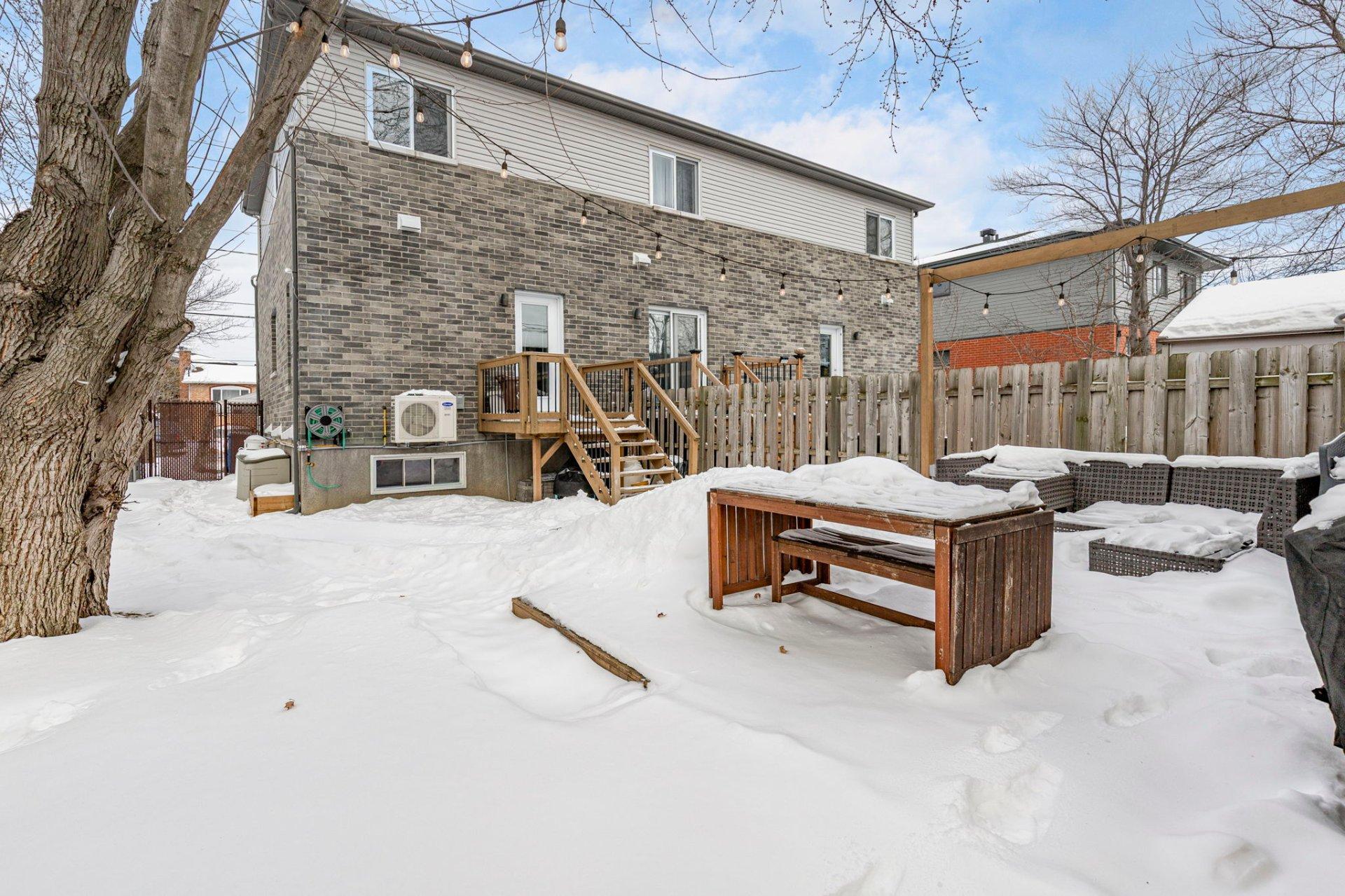 









1688


Rue Soucy

,
Longueuil (Saint-Hubert),




QC
J4T1A3

