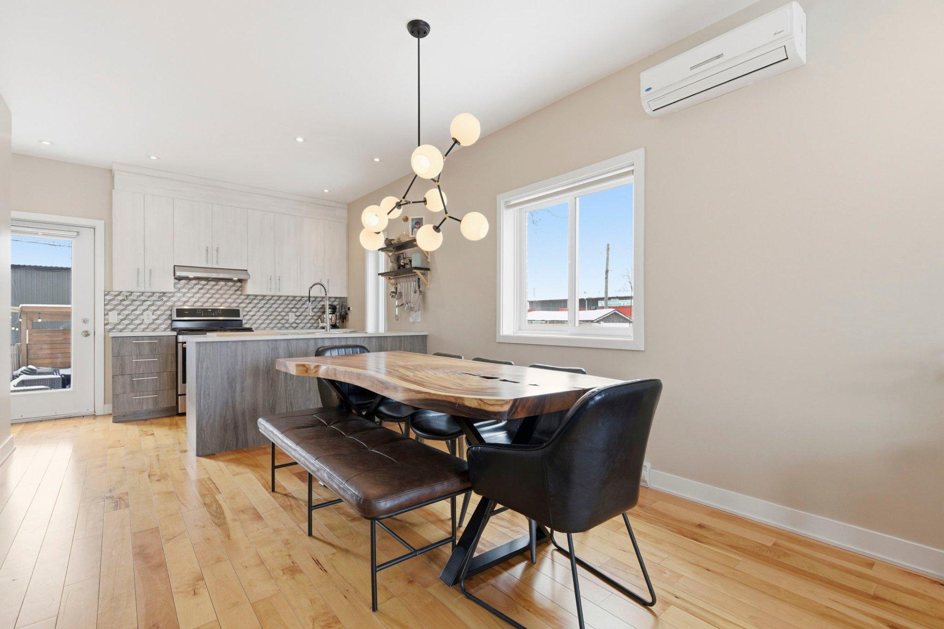 









1688


Rue Soucy

,
Longueuil (Saint-Hubert),




QC
J4T1A3

