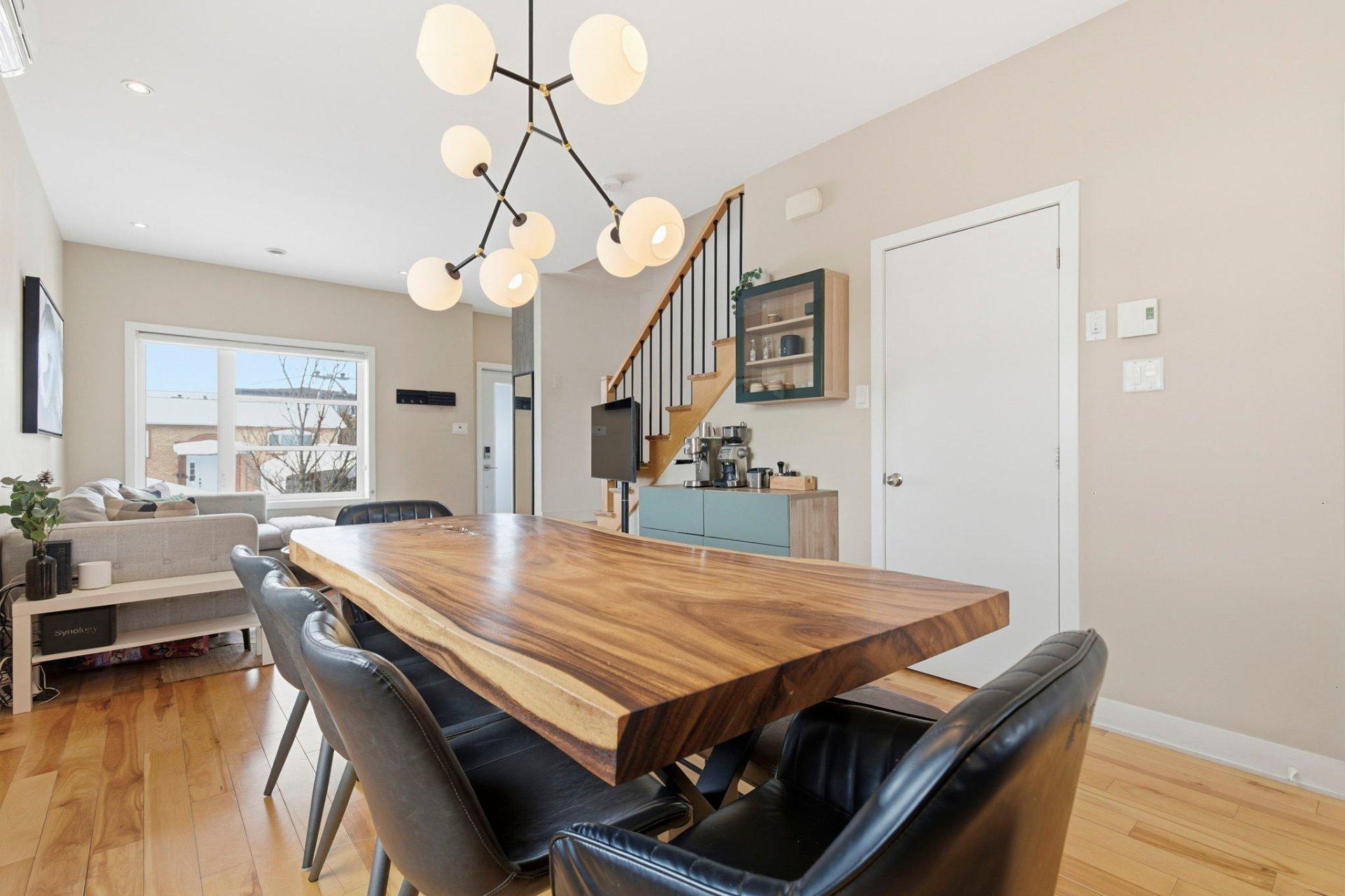 









1688


Rue Soucy

,
Longueuil (Saint-Hubert),




QC
J4T1A3

