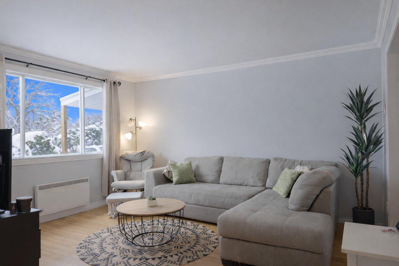 









763


Rue Riverin

,
Longueuil (Le Vieux-Longueuil),




QC
J4L3E5

