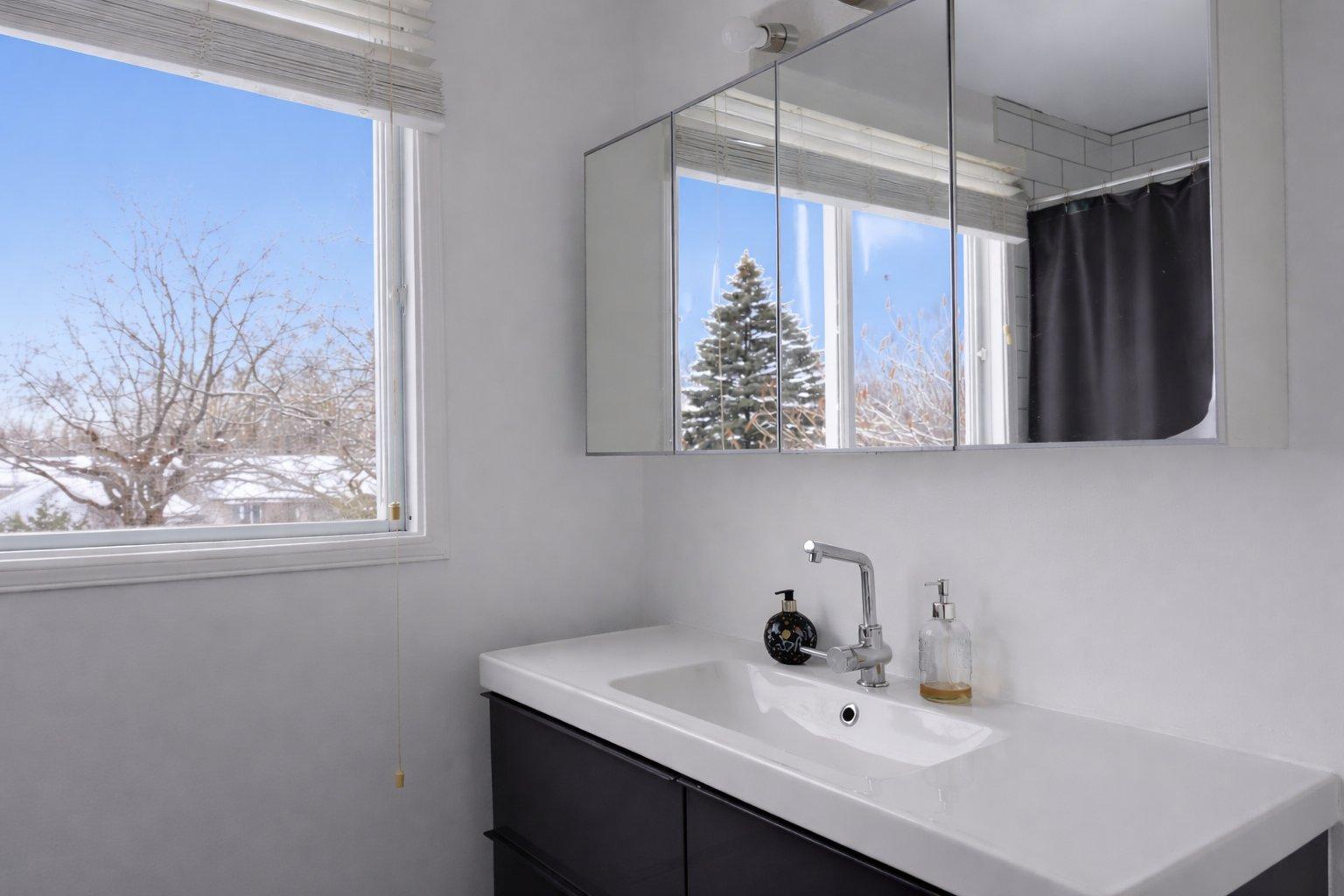 









763


Rue Riverin

,
Longueuil (Le Vieux-Longueuil),




QC
J4L3E5

