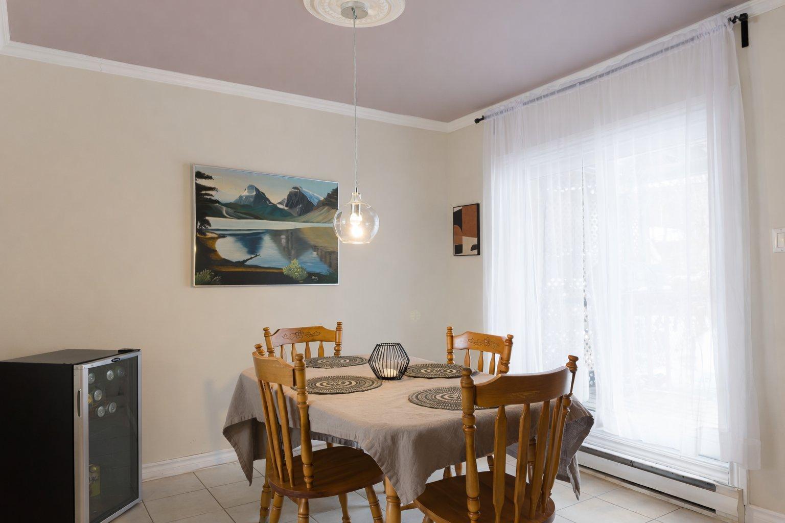 









763


Rue Riverin

,
Longueuil (Le Vieux-Longueuil),




QC
J4L3E5

