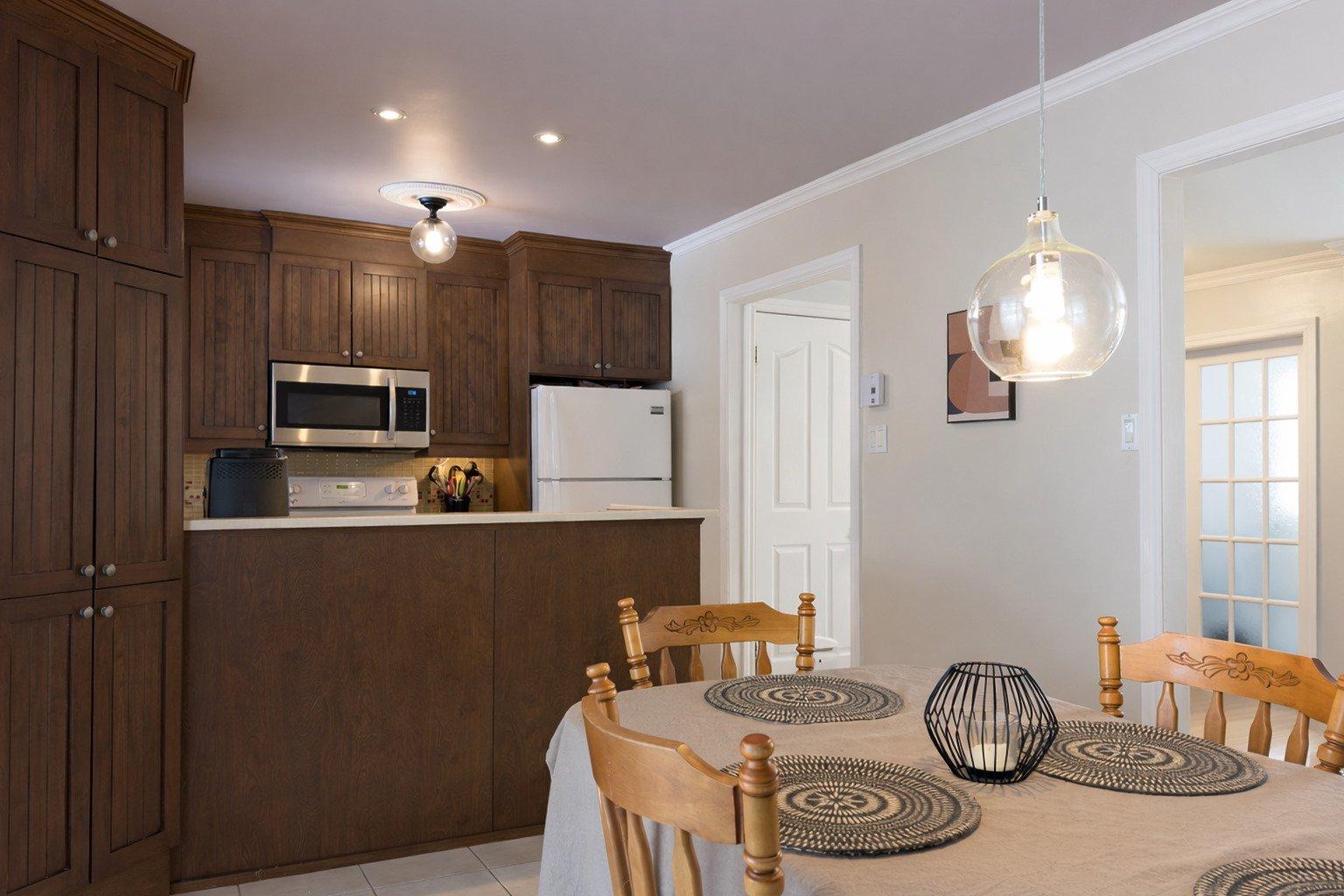 









763


Rue Riverin

,
Longueuil (Le Vieux-Longueuil),




QC
J4L3E5

