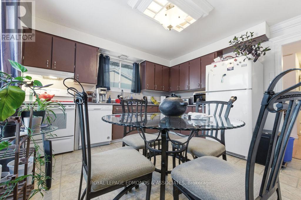 












31 HERMAN STREET

,
Petawawa,




Ontario
K8H1W1

