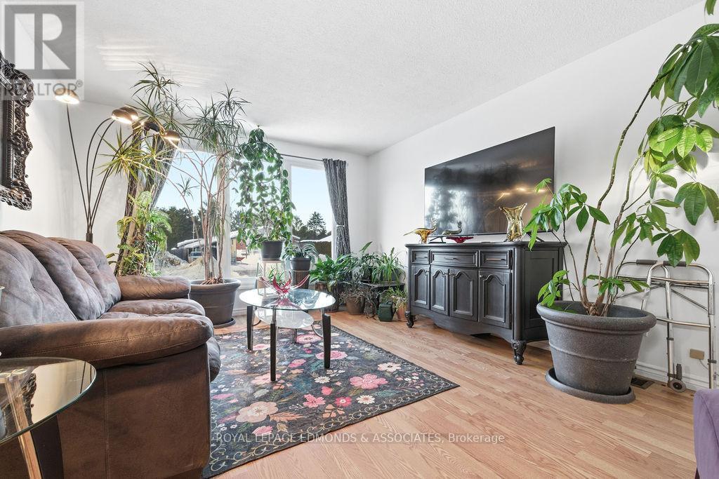 












31 HERMAN STREET

,
Petawawa,




Ontario
K8H1W1

