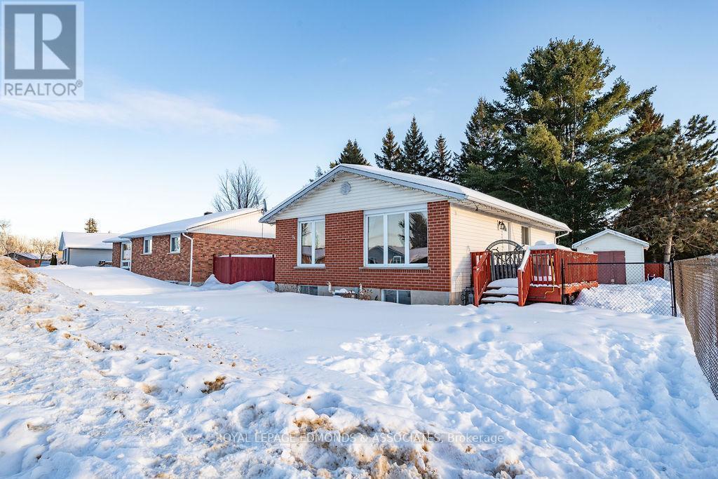 












31 HERMAN STREET

,
Petawawa,




Ontario
K8H1W1

