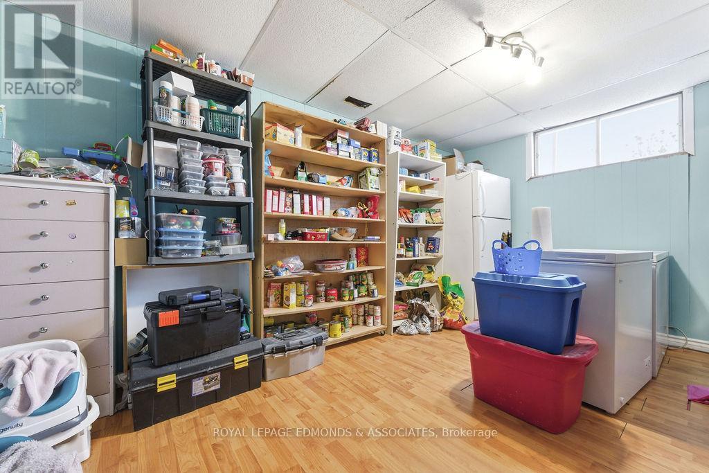 












31 HERMAN STREET

,
Petawawa,




Ontario
K8H1W1

