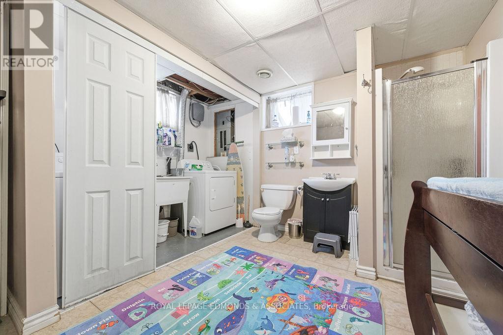 












31 HERMAN STREET

,
Petawawa,




Ontario
K8H1W1

