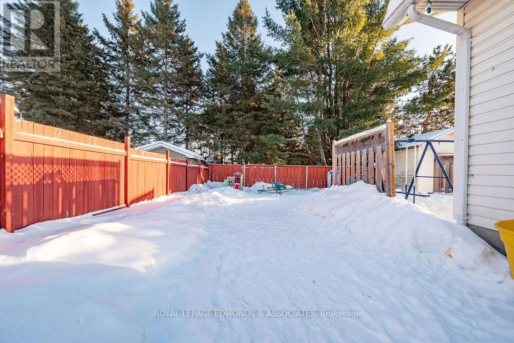 












31 HERMAN STREET

,
Petawawa,




Ontario
K8H1W1


