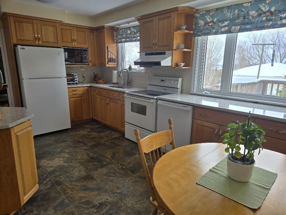 












35 Fairview Drive

,
Truro,




NS
B2N 1S2

