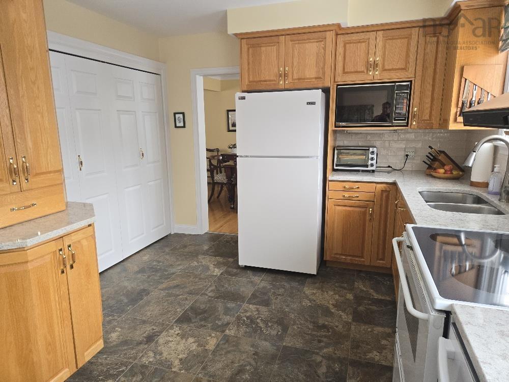 












35 Fairview Drive

,
Truro,




NS
B2N 1S2

