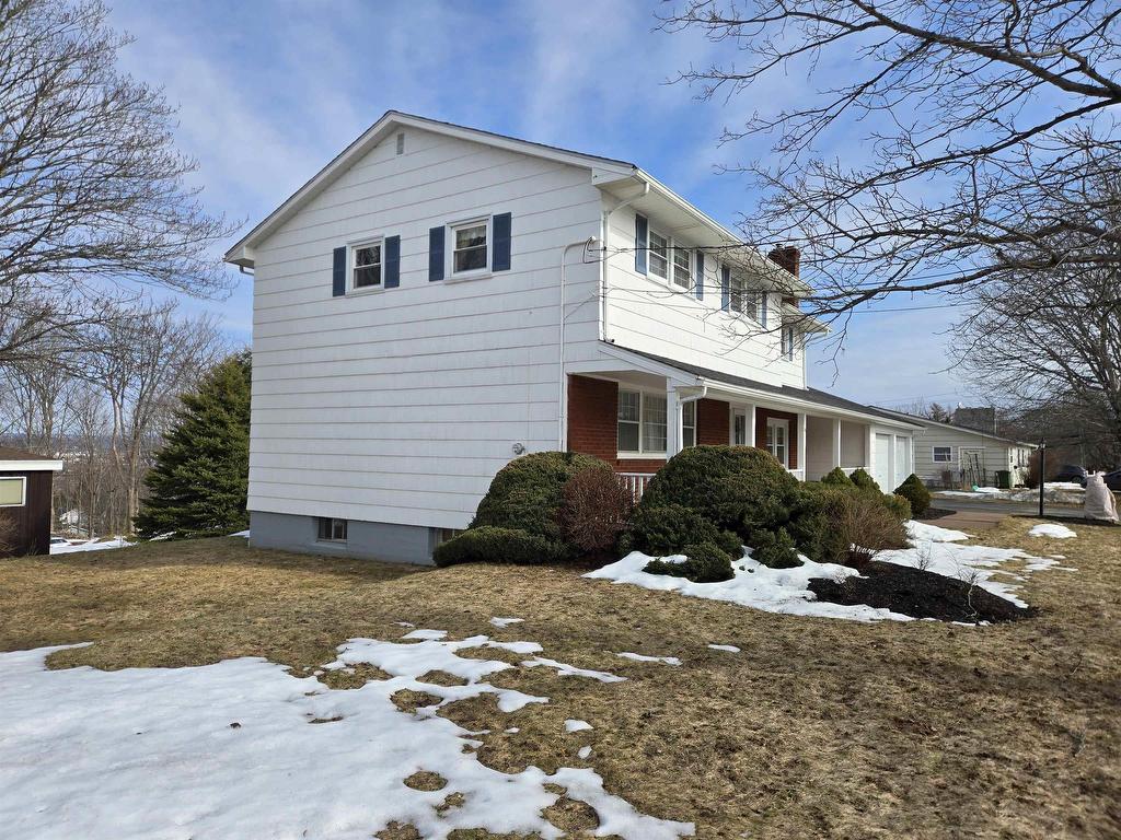 












35 Fairview Drive

,
Truro,




NS
B2N 1S2

