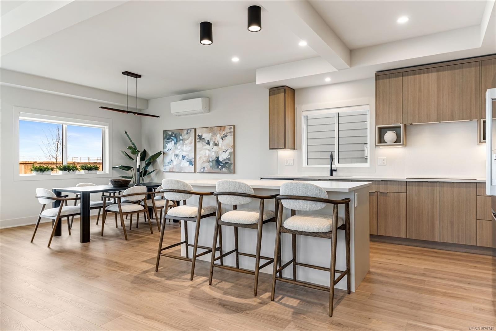 









3583


Temperate

Pl,
Colwood,




BC
V9C 0T3

