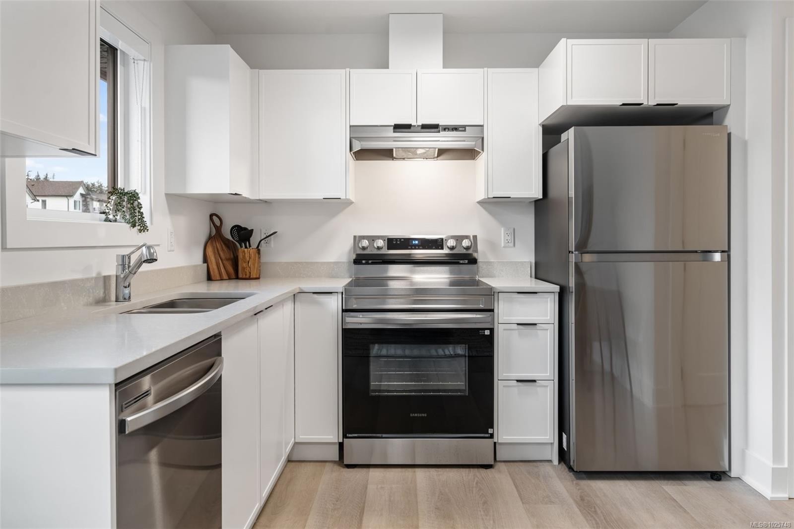 









3583


Temperate

Pl,
Colwood,




BC
V9C 0T3

