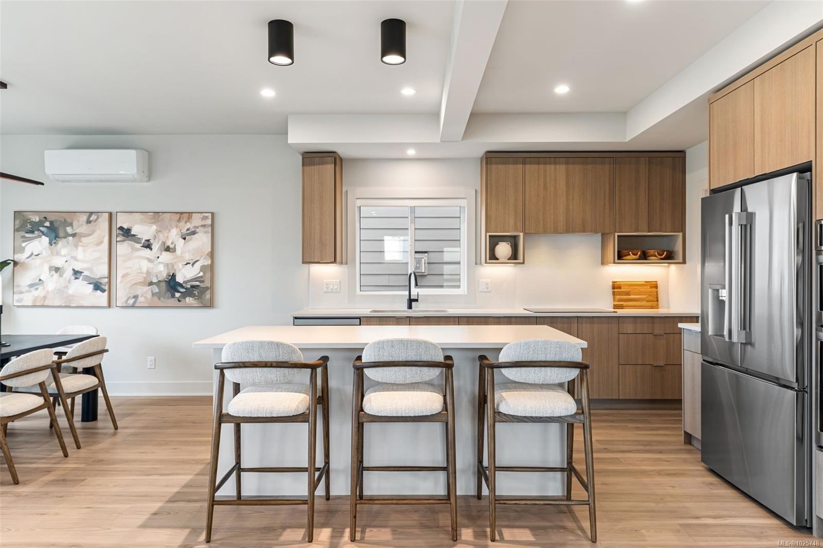 









3583


Temperate

Pl,
Colwood,




BC
V9C 0T3

